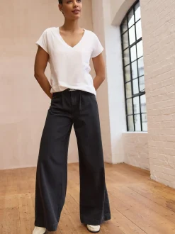 Blanc - T-shirt à col en V avec manches à bonnet