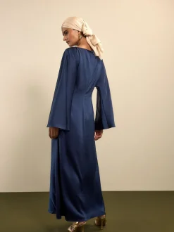 Bleu marine - Robe longue en satin à manches longues torsadée sur le devant
