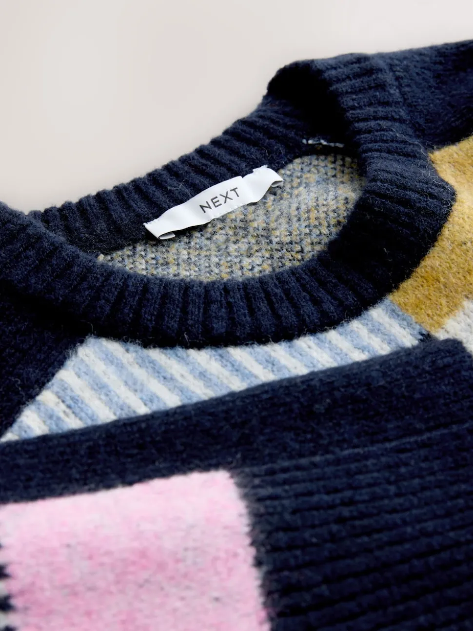 Bleu marine multicolore patché - Pull en maille à col rond en laine