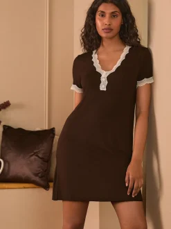 chocolat - Chemise de nuit Laura Ashley avec bordure en dentelle modale