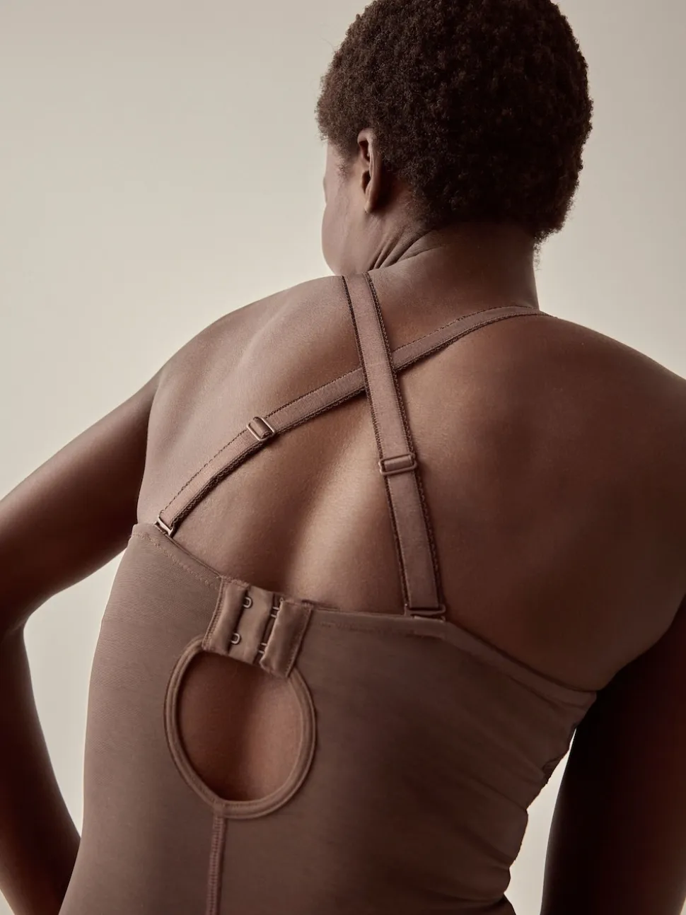 Chocolat Nude - Corps en dentelle légèrement rembourré avec contrôle du ventre ferme DD+