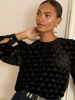 Coeur noir - Chemisier Love & Roses en tissu dévoré à manches longues et col rond