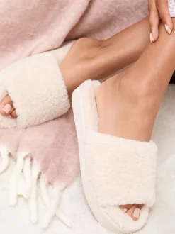 Crème - Lipsy Chaussons de nuit à plateforme en fausse fourrure