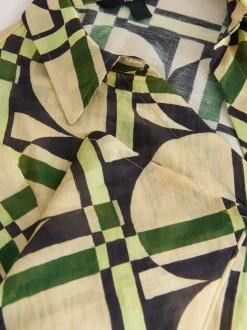 Crème/Vert imprimé géométrique - Chemise à col en V en Blend Lyocell