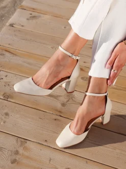 Écru - Linzi Sydney talons de cour à bout carré
