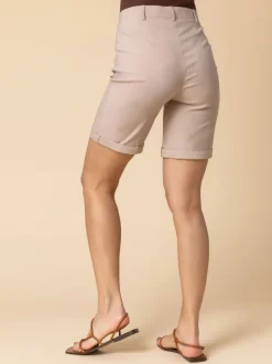 Écru - Short Roman extensible à revers