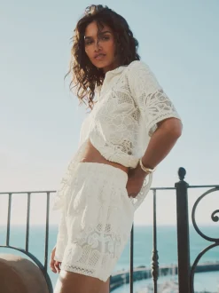 écru - Shorts ceinturés au crochet