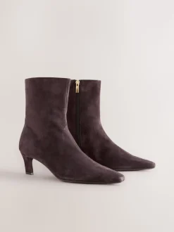 Daim marron chocolat - Bottines à talons Forever Comfort® avec bout ciselé