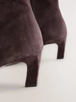 Daim marron chocolat - Bottines à talons Forever Comfort® avec bout ciselé