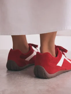 Daim rouge - Baskets à lacets Forever Comfort® en cuir à semelle slim