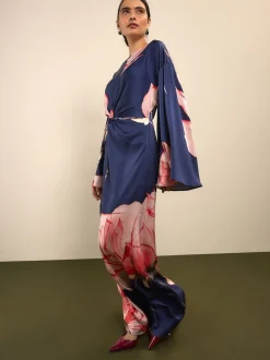 Floral de marine - Robe longue en satin à manches longues torsadée sur le devant