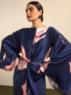 Floral de marine - Robe longue en satin à manches longues torsadée sur le devant