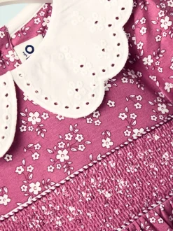 Floral rose sombre - Robe JoJo Maman Bébé en jersey smockée avec col Broderie