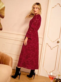 Floral rouge - Robe mi-longue Love & Roses Tissu dévoré Volants