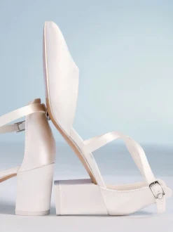 Friends Like These Escarpins de mariée en satin à talon mi-bloc