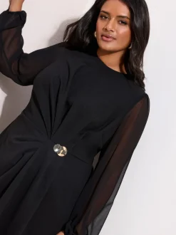 Friends Like These robe courte transparente à manches longues avec détail quincaillerie