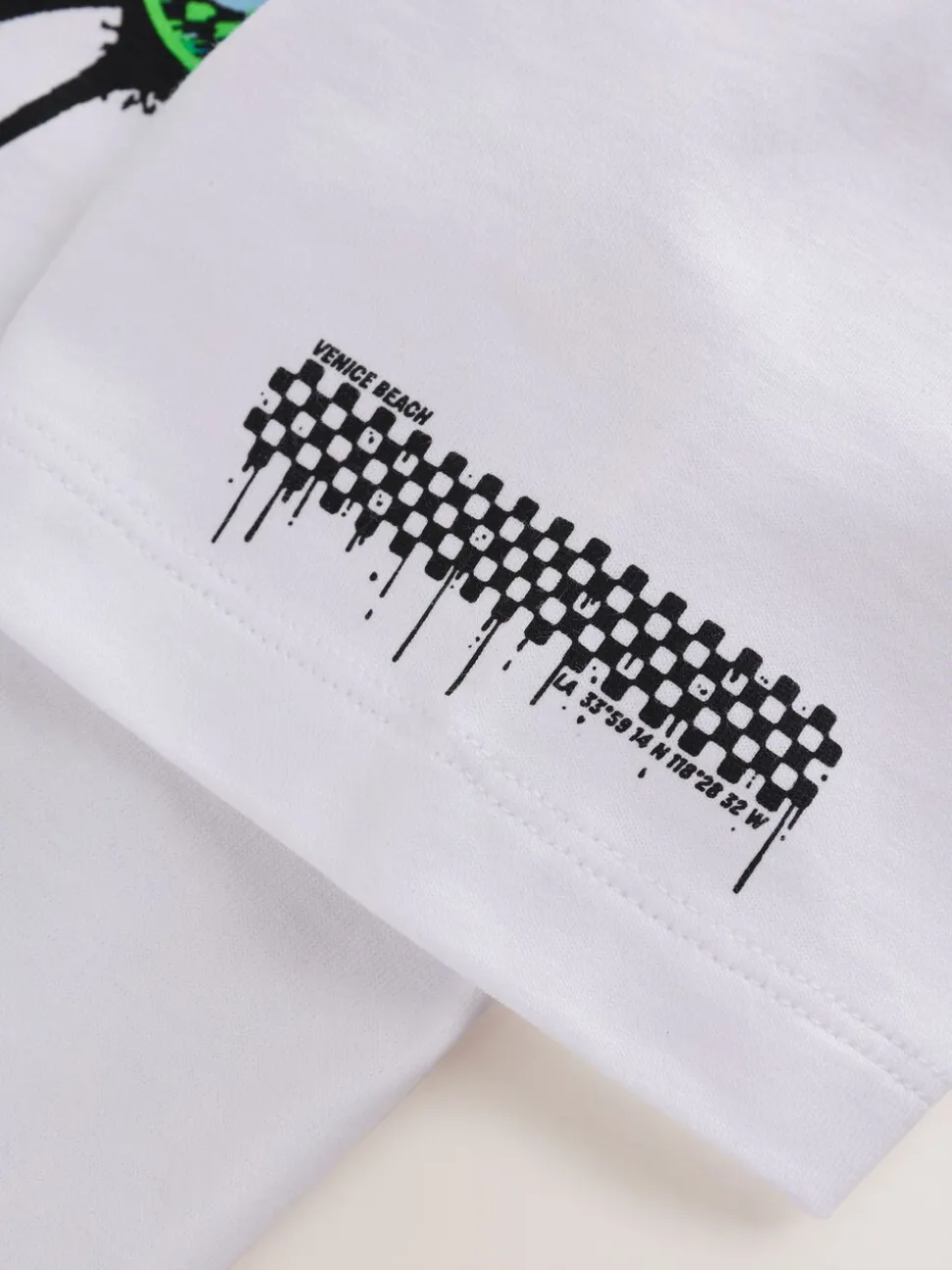 Graffiti blanc spray - T-shirt graphique Manches courtes Relaxed Fit (3-16yrs)