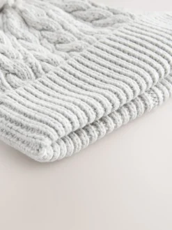 Gris - Bonnet à pompon en maille torsadée