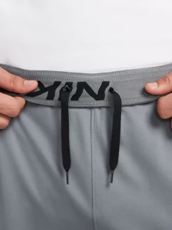 Gris fumé - Jogging d’entraînement Nike Dri-FIT Totality fuselé