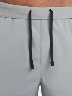 Gris fumé - Nike Short de course Challenger Dri-FIT 5 pouces 2-en-1