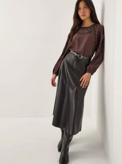 Haut Monsoon Isabelle fleuri avec ornements