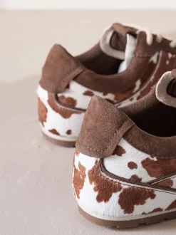 Imprimé vache - Baskets slim en cuir haut de gamme à lacets