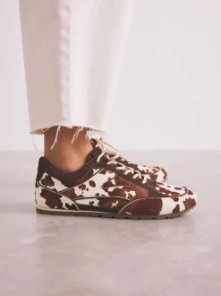 Imprimé vache - Baskets slim en cuir haut de gamme à lacets