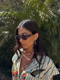 Lunettes de soleil rectangulaires Never Fully Dressed en écaille de tortue