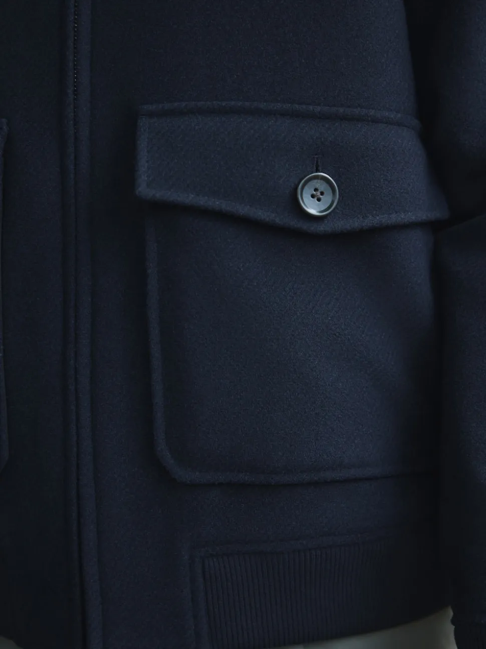 marine - Veste en sergé de laine mélangée à col en peau lainée