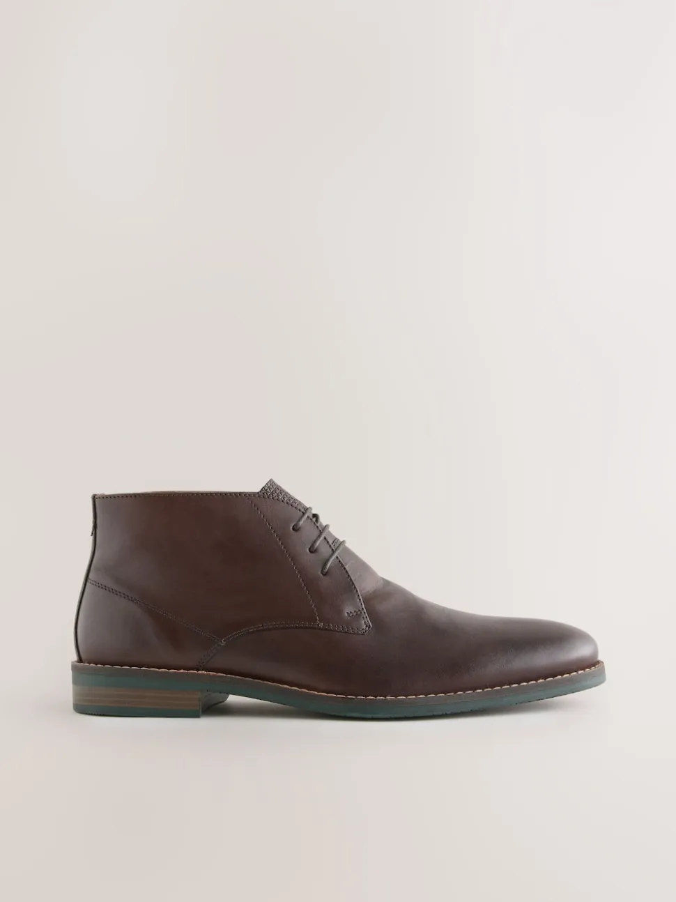 Marron - Bottes Chukka en cuir à semelle contrastante