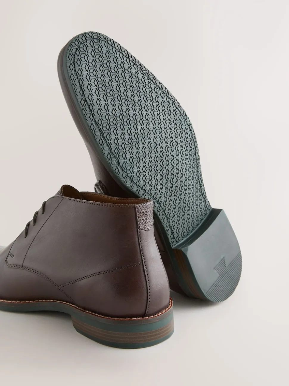 Marron - Bottes Chukka en cuir à semelle contrastante
