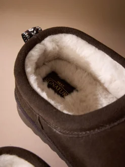 Marron - Chaussons doublés en daim Signature avec fausse fourrure
