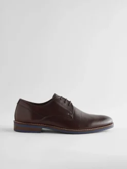 Marron - Coupe classique - Chaussures Derby en cuir avec semelle contrastante bleu marine