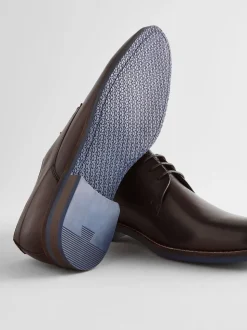 Marron - Coupe classique - Chaussures Derby en cuir avec semelle contrastante bleu marine
