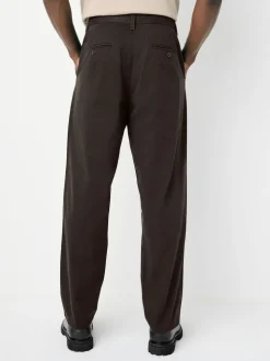 Marron - Pantalons chinos extensibles à double pli