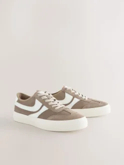 Marron café - Baskets à lacets Forever Comfort® en daim à rayures latérales