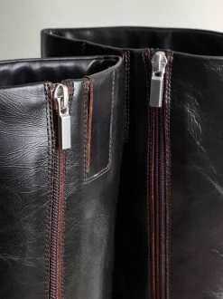 Marron chocolat - Bottes hauteur genou en cuir effet froissé Signature Underset à talon