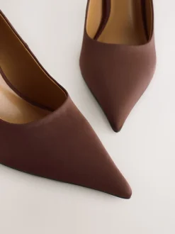 Marron chocolat - Escarpins Forever Comfort® en satin à bout pointu talons