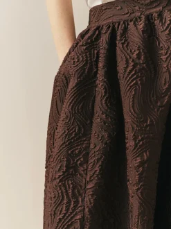 Marron chocolat - Jupe mi-longue en jacquard Two Ordinary Volume