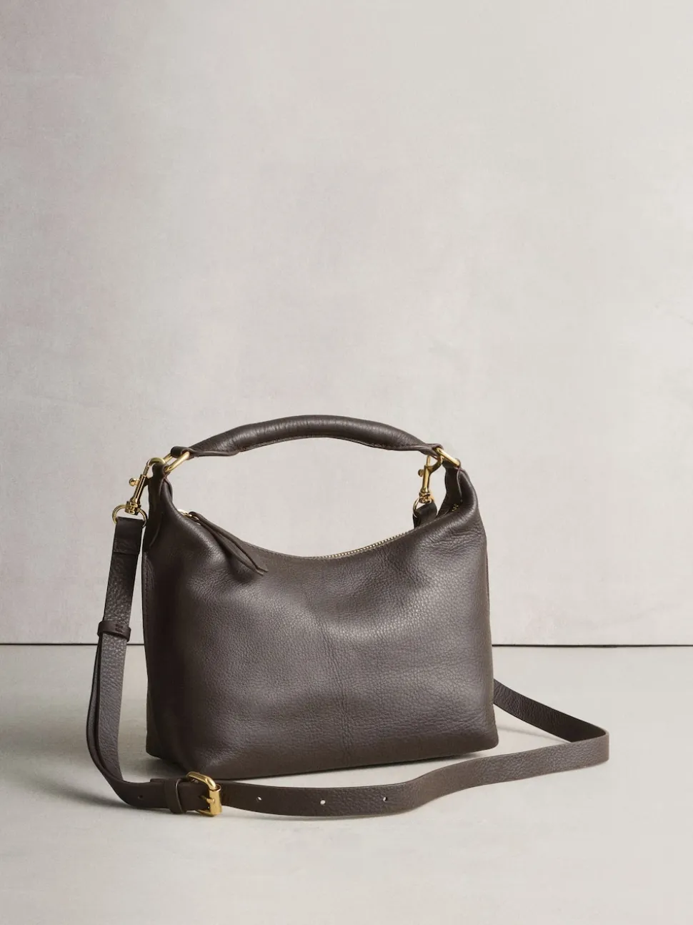 Marron chocolat - Sac en cuir tenue à la main