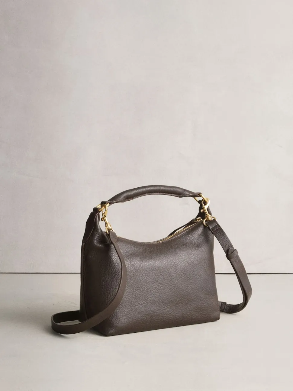 Marron chocolat - Sac en cuir tenue à la main