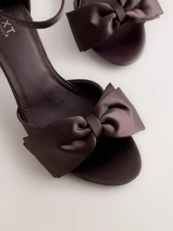 Marron chocolat - Sandales à talons carrés avec nœud en satin Forever Comfort®
