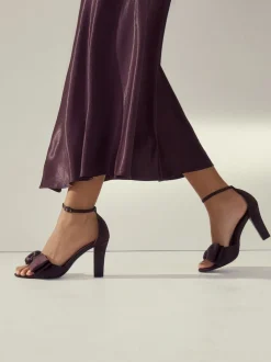 Marron chocolat - Sandales à talons carrés avec nœud en satin Forever Comfort®