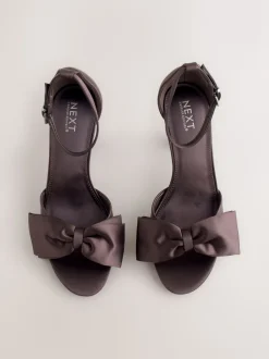 Marron chocolat - Sandales à talons carrés avec nœud en satin Forever Comfort®