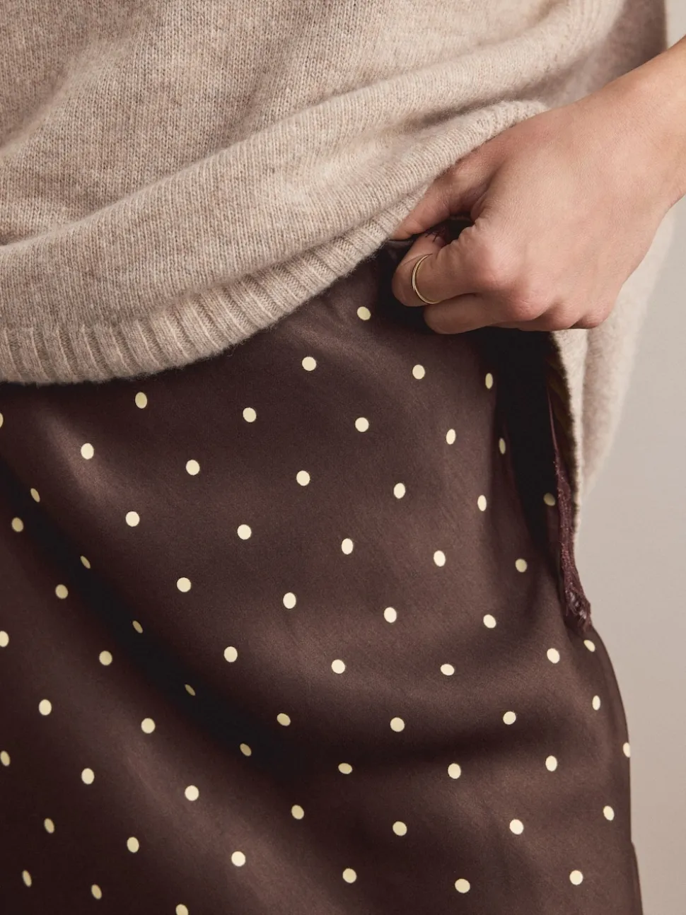 Marron chocolat/Cream à pois - Jupe Midi Satin