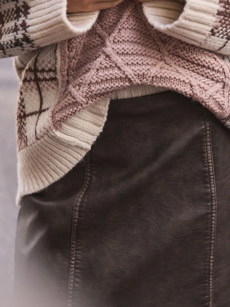 Marron en détresse - Mini jupe en cuir Faux