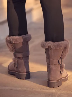 Marron mink - Bottes en fausse fourrure à double boucle