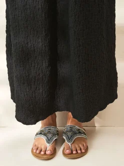 Métallisé - Sandales à string à bout perlé épais