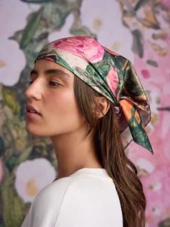 Multi Rose Fleuri  - Écharpe carrée légère Benjamin Mac Converse Artist Collaboration