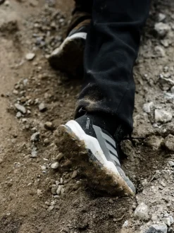 Noir - Baskets adidas Terrex Ax4r Mid randonnée enfant